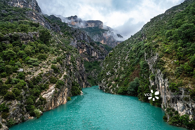 法国韦尔东峡谷山间河流美景图片素材