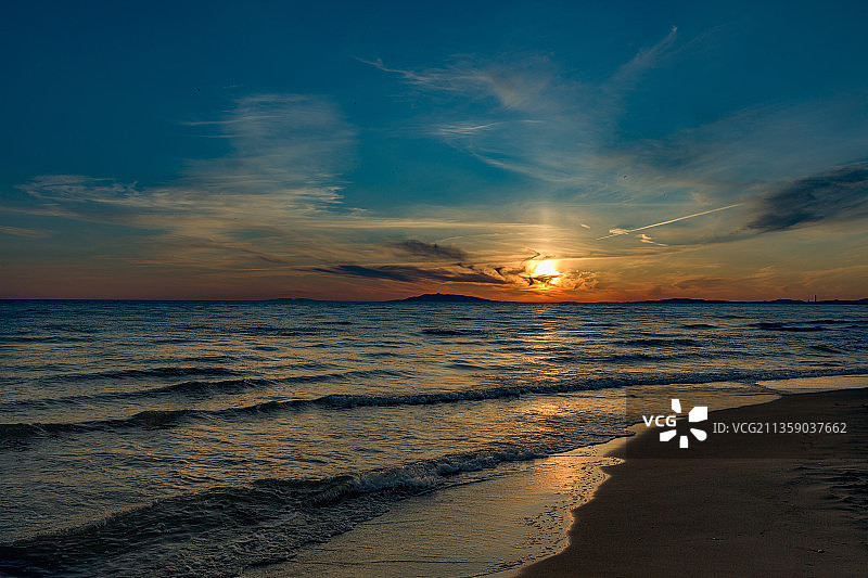 日落时海天映衬的风景图片素材