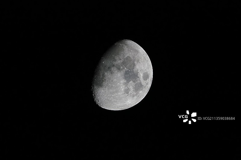 夜间印度尼西亚的月亮低角度景观图片素材