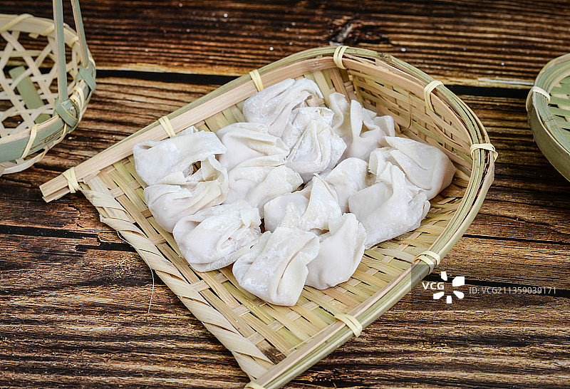 生食鲜肉小馄饨图片素材