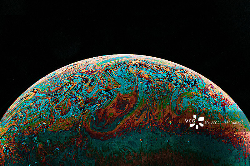 黑色背景上的抽象图案特写，苏拉特，古吉拉特邦，印度图片素材