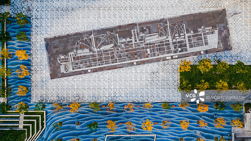 广场上的船舶图案——上海浦东陆家嘴双辉大厦广场船台广场图片素材