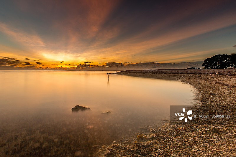 菲律宾东萨马省日落时分的海景图片素材