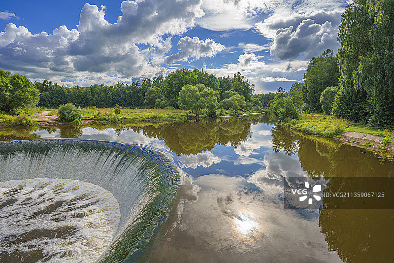 莫斯科州沃洛科拉姆斯克湖的湖光天色图片素材