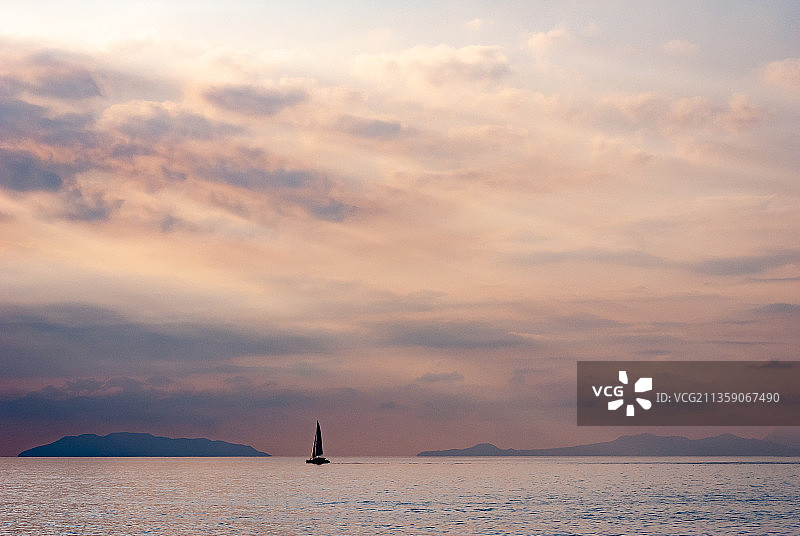 意大利墨西拿圣萨巴日落时分海天景色图片素材