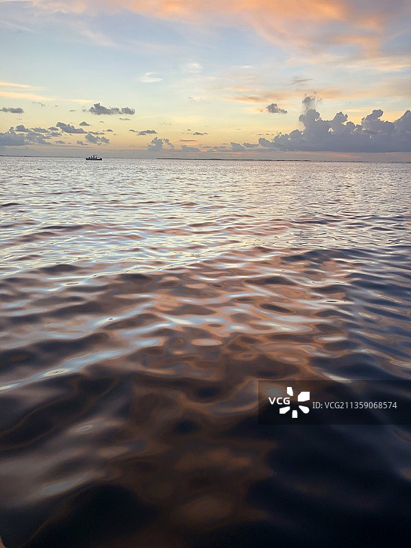 美国佛罗里达州基拉戈日落时分的海景图片素材