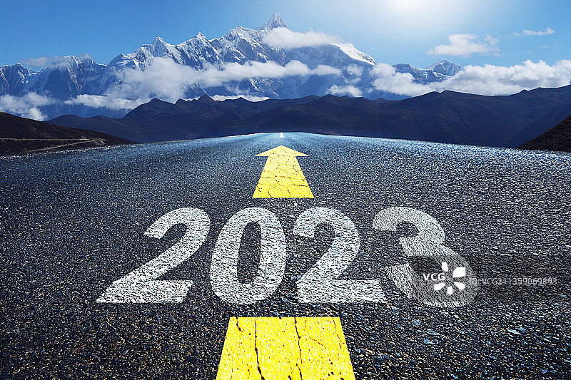 2023,新年,前进的道路图片素材