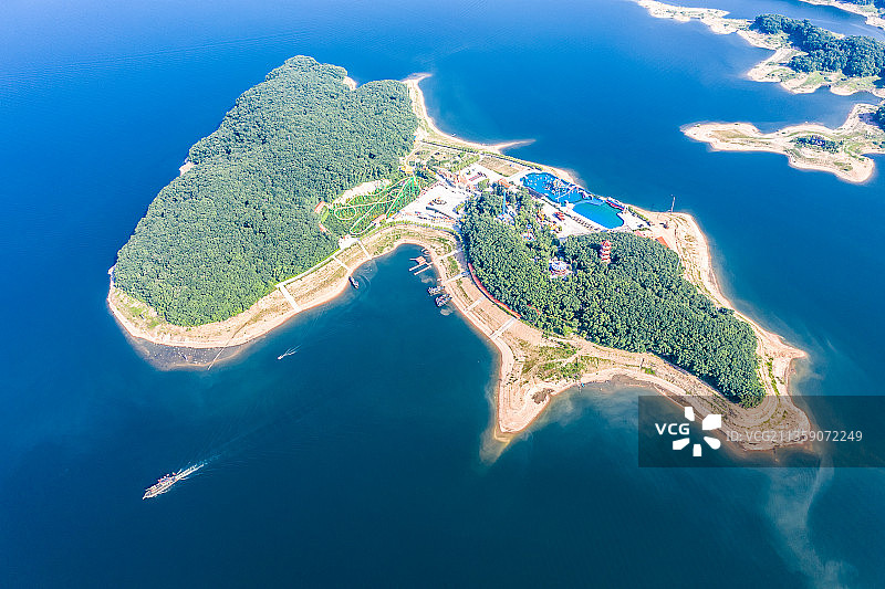 火山湖泊海岛景色图片素材