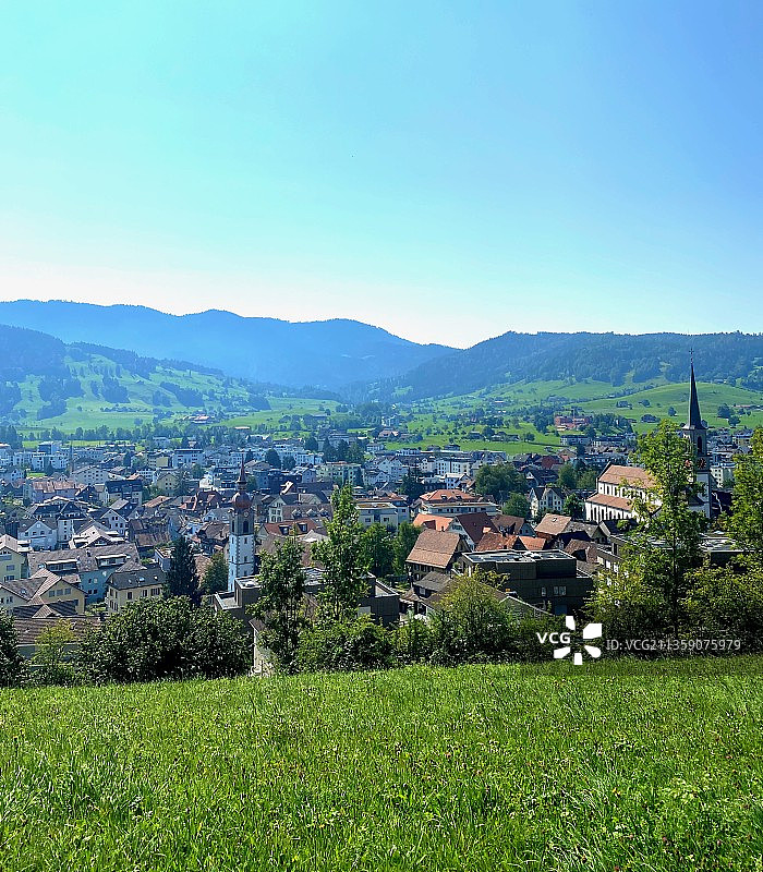 瑞士的城镇景观，晴朗的天空图片素材