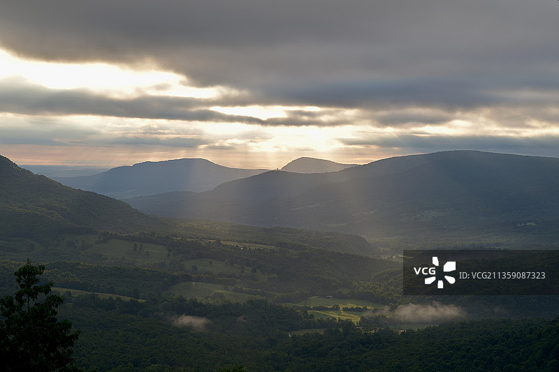 阿肯色州贾斯珀日落山景图片素材