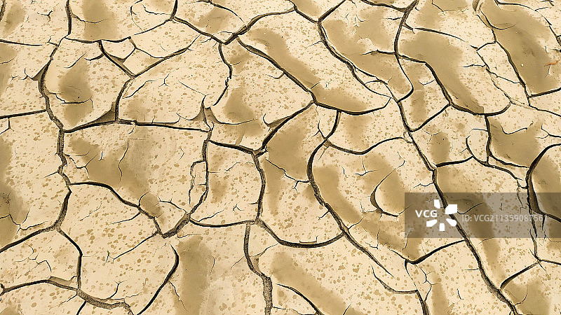 意大利波河因缺雨而干裂的粘土图片素材