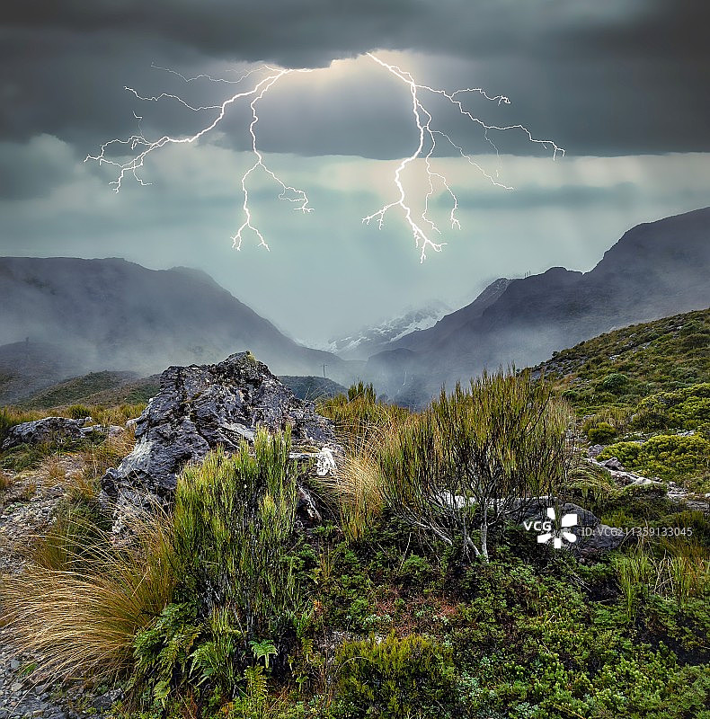 新西兰群山闪电风光图片素材