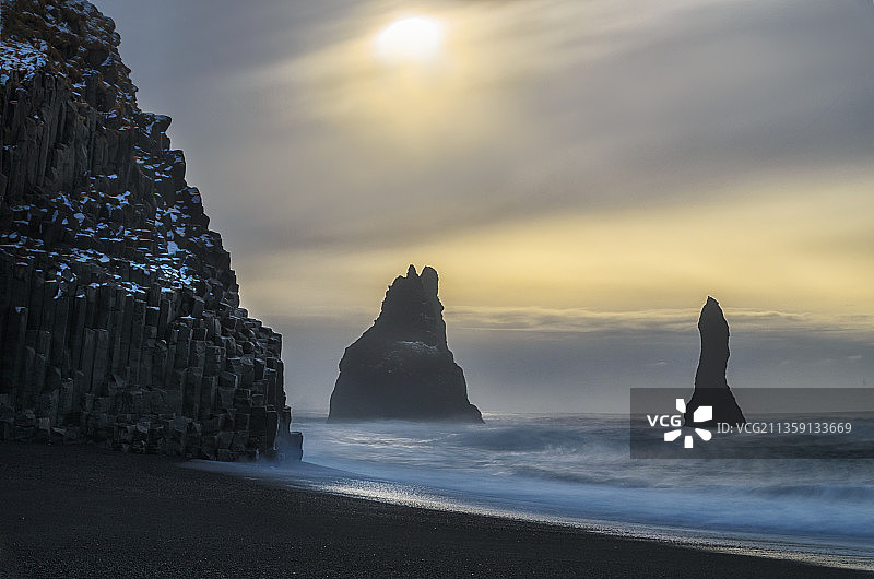 风景如画的 Cannon 海滩，Reynisfjara 海滩，冰岛图片素材