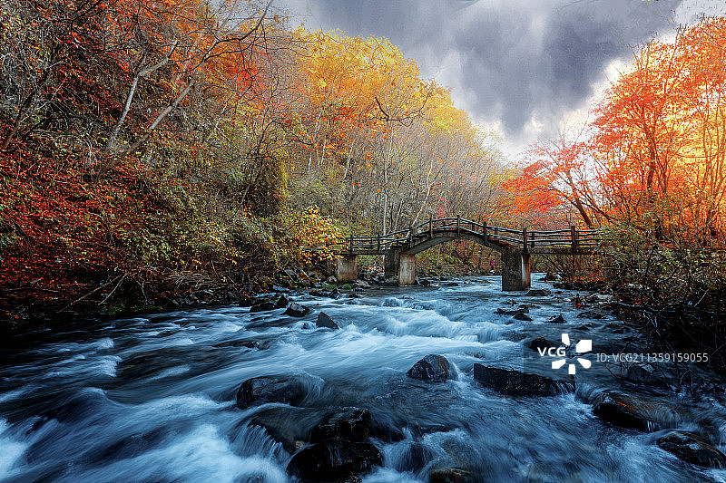 辽宁本溪秋色大石湖关门山老边沟枫叶红叶深秋蒲石河图片素材
