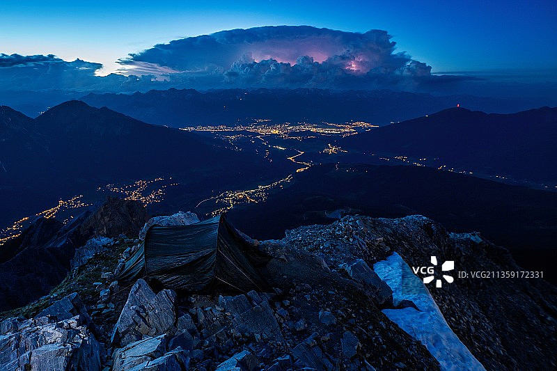 夜晚山脉灯光夜景航拍图片素材