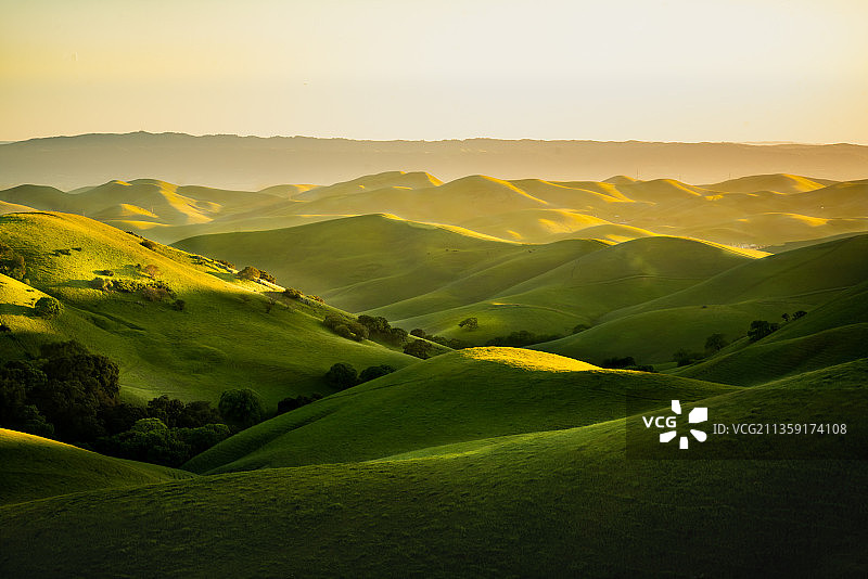 日落时天空下的风景图片素材