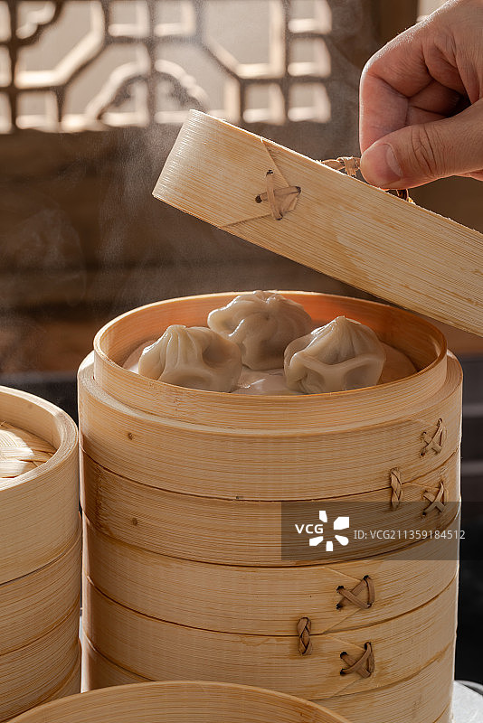 蒸锅里的汤包图片素材