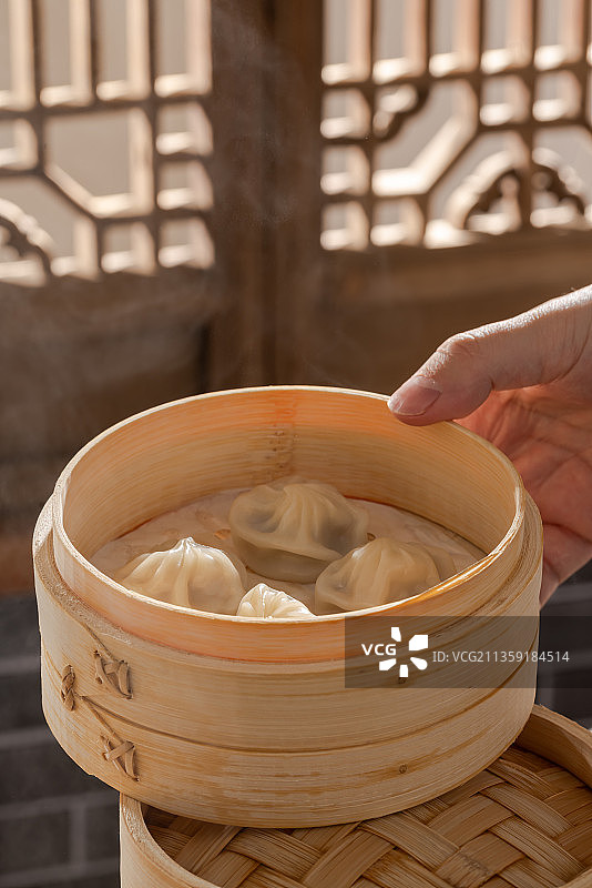 蒸锅里的汤包图片素材