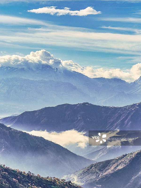 阿尔及利亚蒂齐乌祖雪山风光图片素材