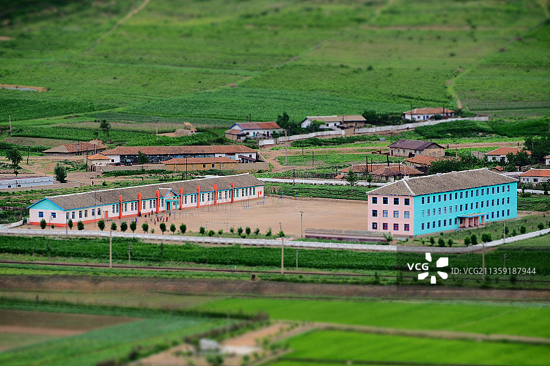 朝鲜村庄里的学校图片素材