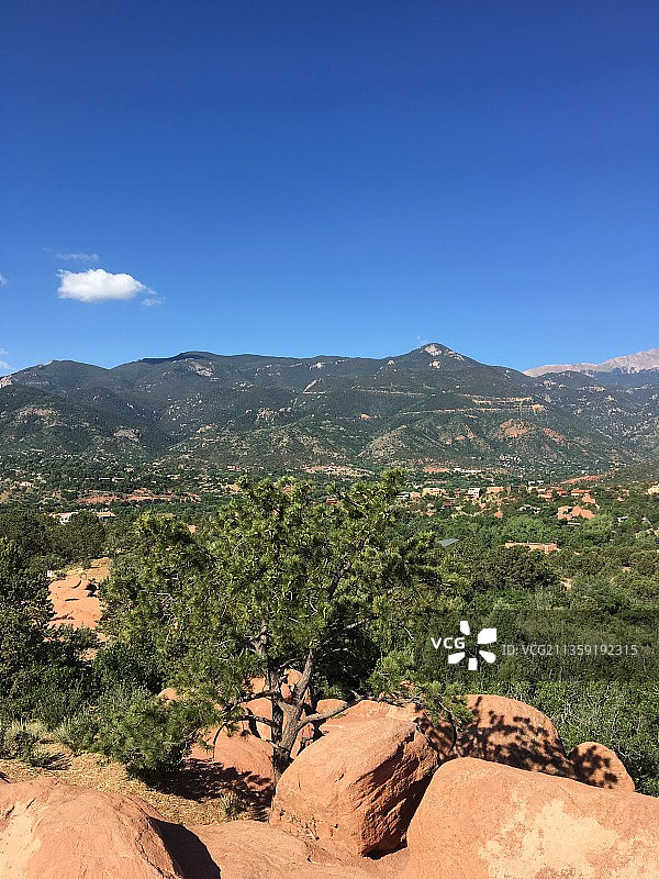 蓝天映衬下的风景图片素材