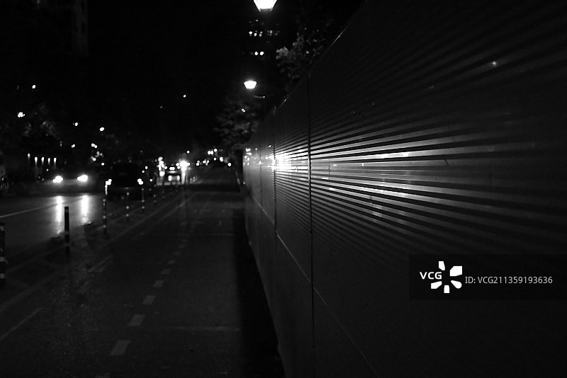 夜晚的空旷道路图片素材