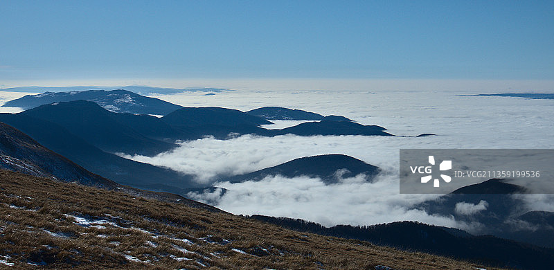 罗马尼亚塔尔库卢伊山雪山风光图片素材