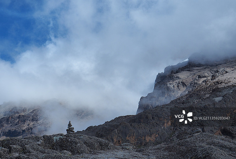 坦桑尼亚乞力马扎罗山山脉风光图片素材