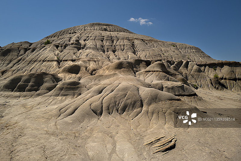 恐龙省立公园岩层仰视景观，加拿大阿尔伯塔省图片素材