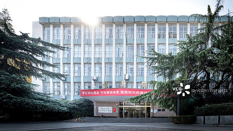 湖北中医药大学昙华林校区图书馆图片素材