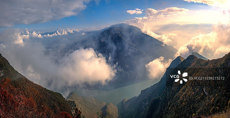 瞿塘峡云雾图片素材