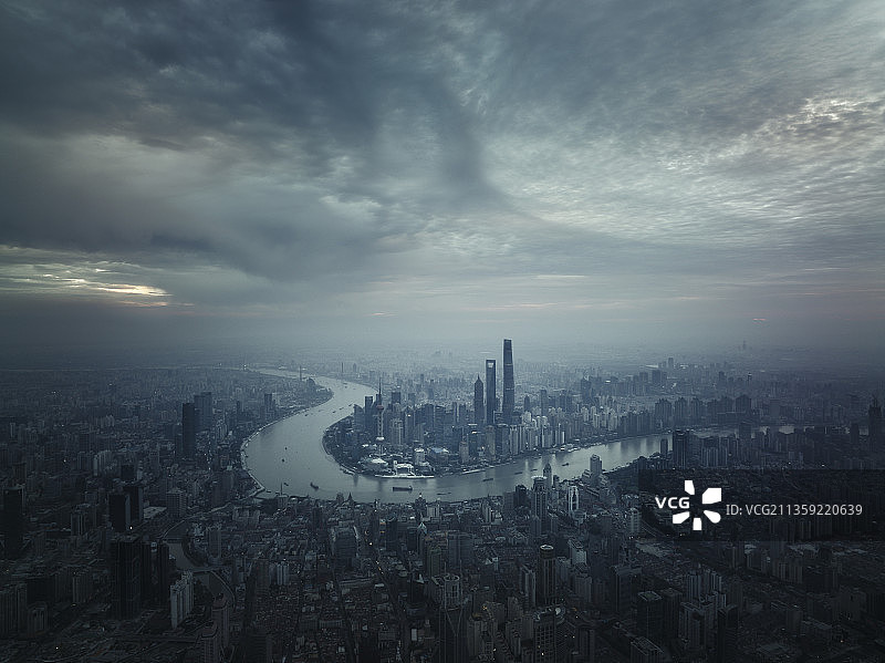 上海天气预报阴天多云乌云烟雨蒙蒙下雨湿度湿气雾气图片素材