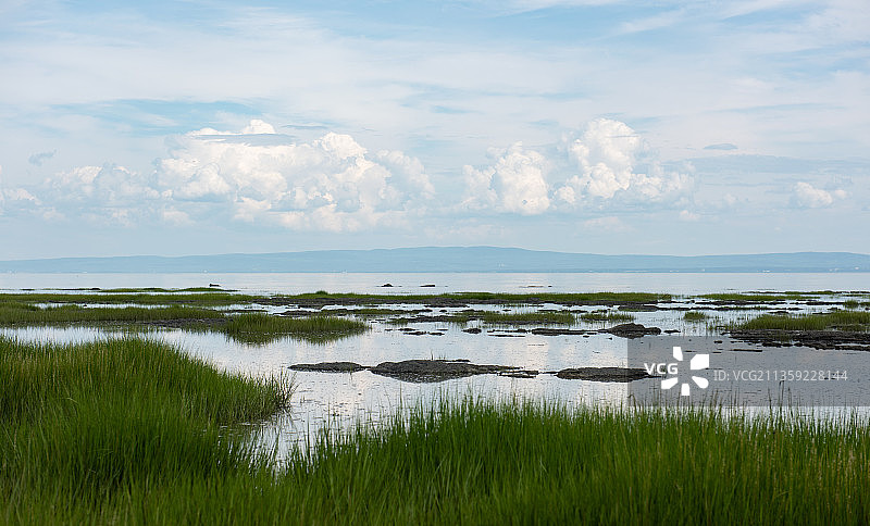 夏洛瓦区域县级市湖泊的壮丽景色，加拿大魁北克省图片素材