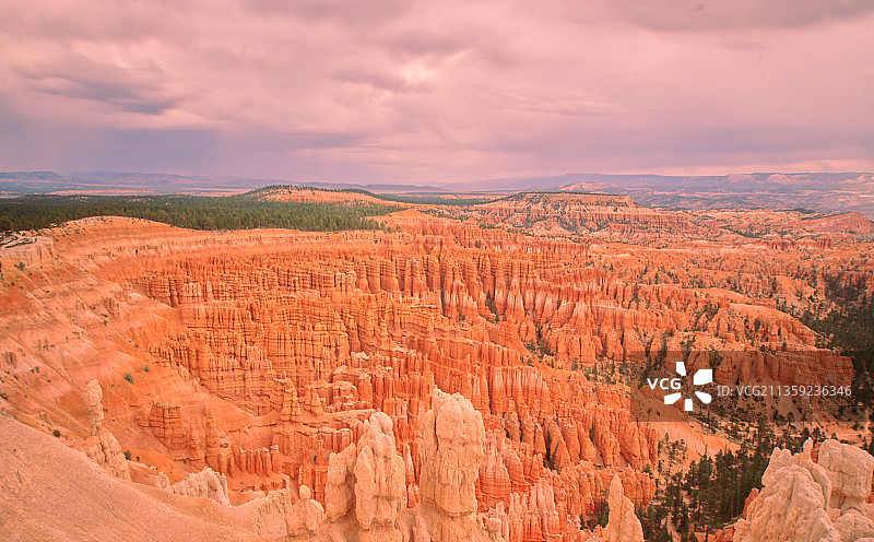 犹他州布莱斯峡谷国家公园的景观图片素材