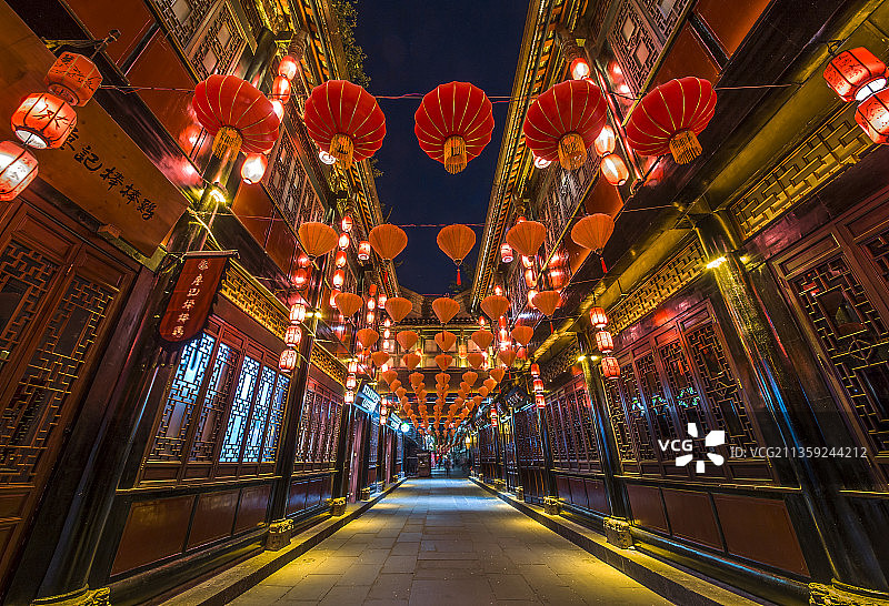 中国成都锦里古街夜景红灯笼图片素材