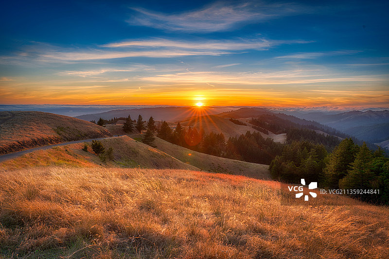 日落时分美国加州塔玛佩利斯山风景图片素材