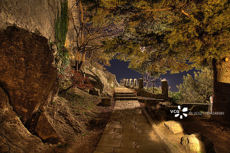 秋季森林中的树木，圣马力诺图片素材