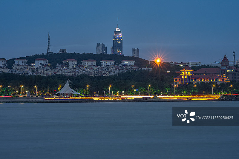 山东省烟台市海滨夜景图片素材