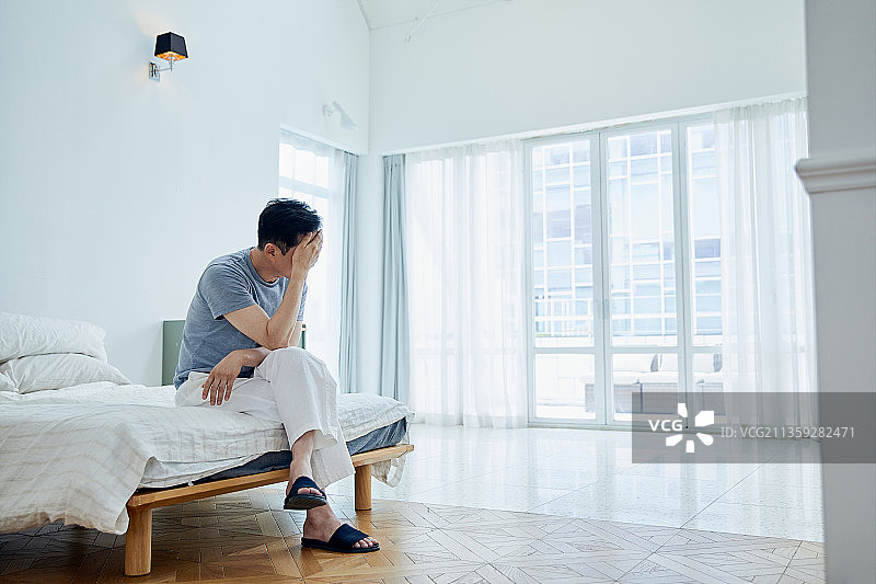 中年男人，倦怠综合征，疲劳，压力，焦虑图片素材