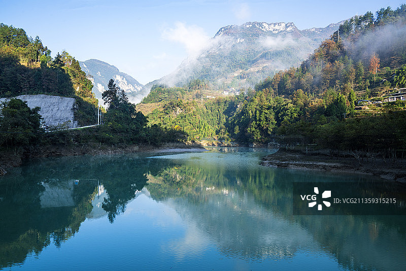 湖北恩施：利川文斗境内的郁江库区风光图片素材