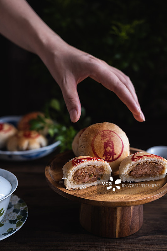 中国传统美食 苏式鲜肉月饼图片素材