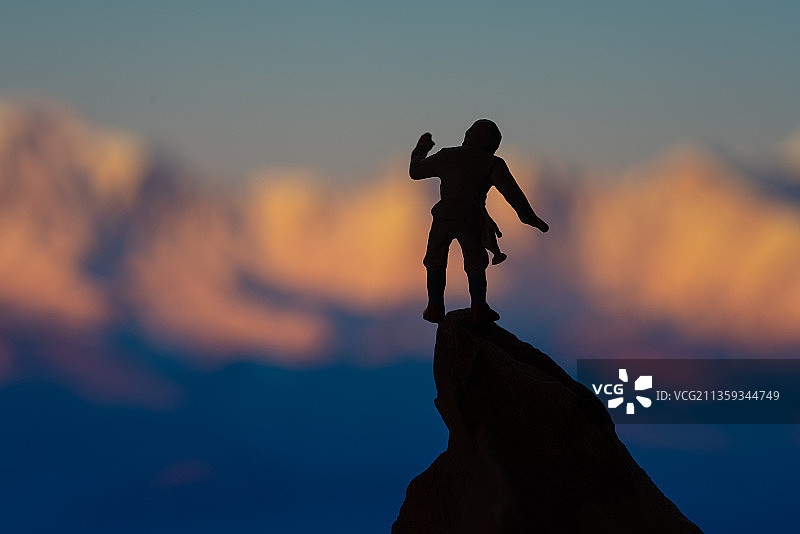 登上顶峰图片素材