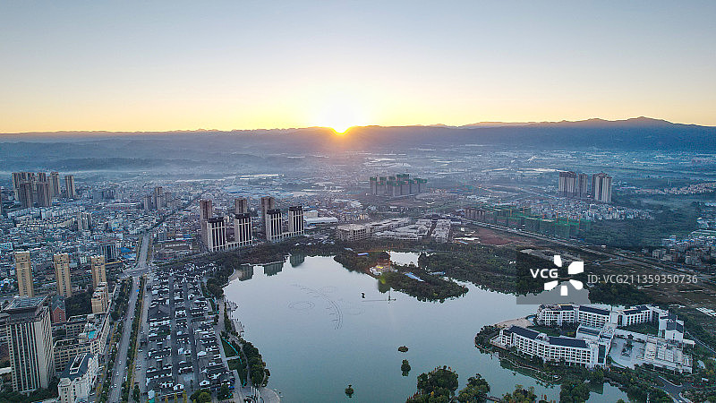 云南省红河哈尼族彝族自治州弥勒市，红河水乡旅游综合体风景秀丽图片素材