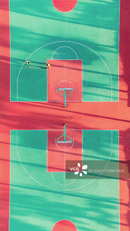 篮球场双人对抗图片素材