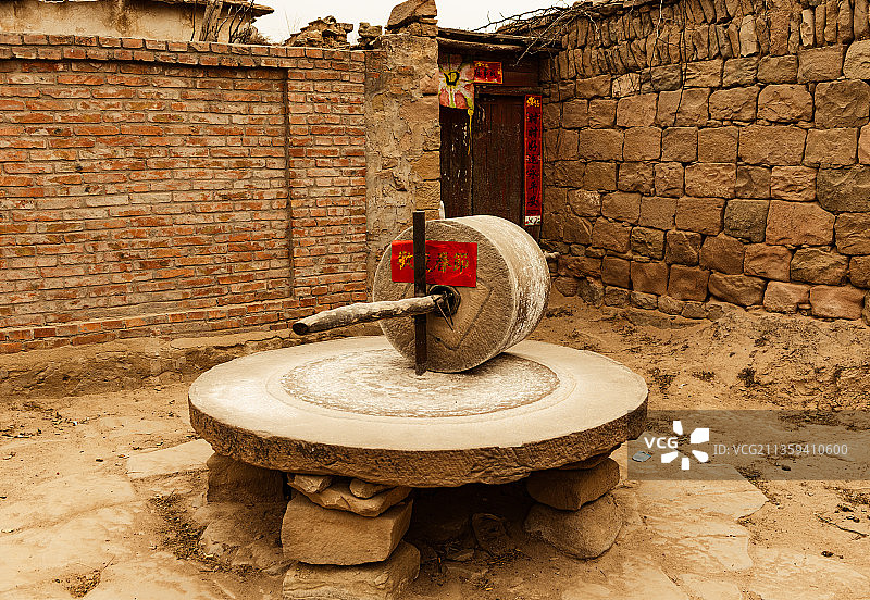 石碾，石滚，农村，春节，陕北图片素材