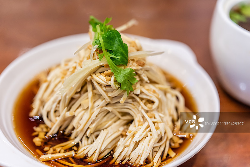 江苏扬州的传统著名小吃烫干丝图片素材