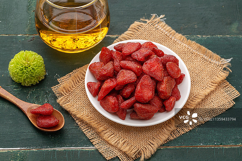 果脯草莓干图片素材