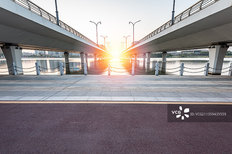 扬州明月湖大桥的城市建筑夜景图片素材