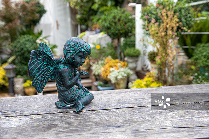 民宿花园天使图片素材