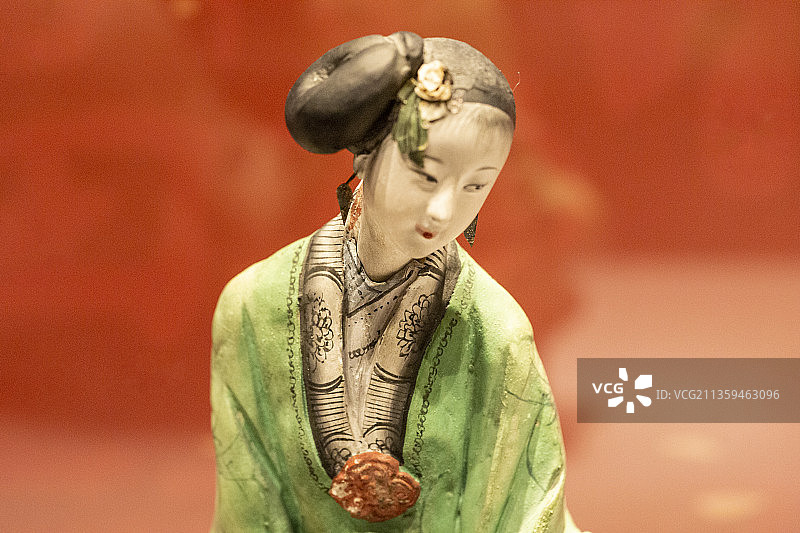 天津民俗：泥人张彩塑——张明山制彩塑少女（天津博物馆藏）图片素材